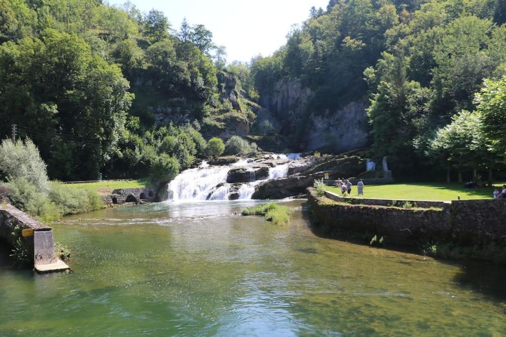 Au Coeur Du Jura, Logement Au Calme Champagnole Buitenkant foto